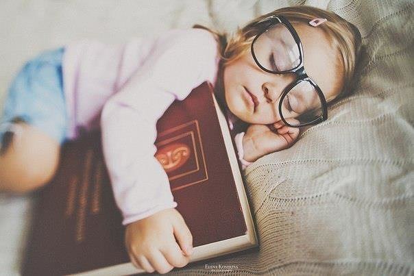 Почему так важно читать ребёнку сказки на ночь?
