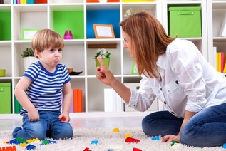 Как вести себя родителям с непослушным ребенком?